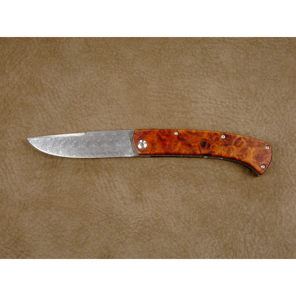Couteau pliant liner lock avec lame en acier DAMAS et manche en loupe d'amboine Couteau pliant liner lock avec lame en acier DAMAS et manche en loupe d'amboine