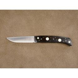 Couteau pliant liner lock avec lame en acier 14c28n et manche en bois d'ébène, incrustation os de bovin et cloutage laiton